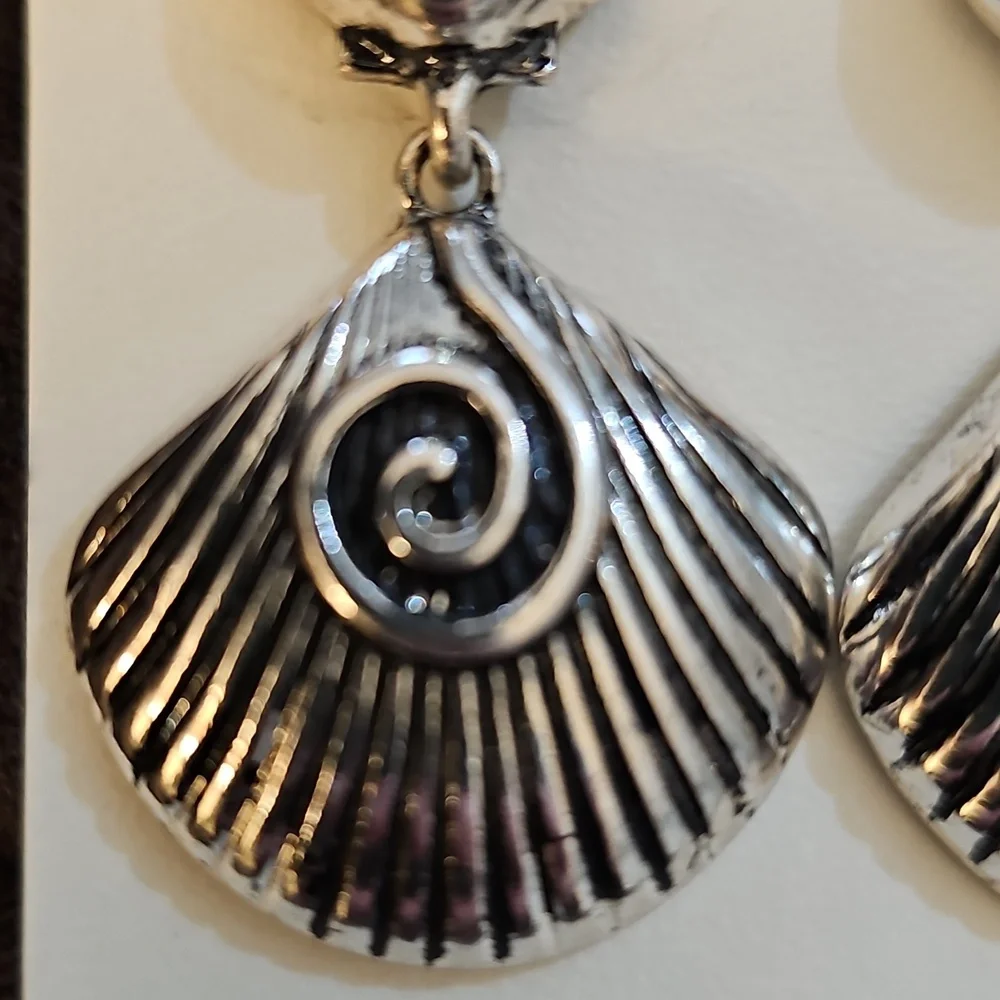 Earrings - Picture 4 of 11
